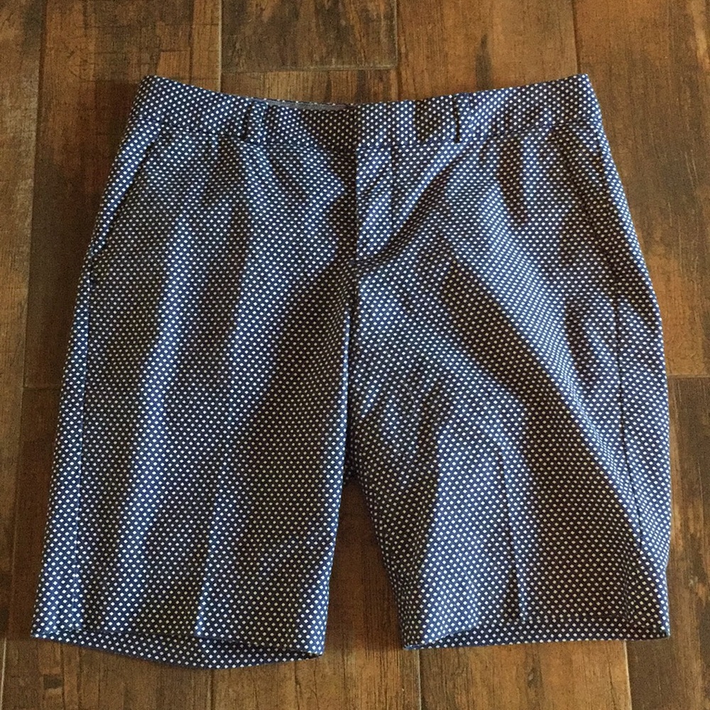 Navy/white Bermuda shorts!!